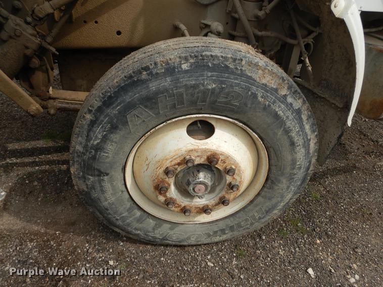 image for item DC0432 1987 Freightliner FLC Classic semi truck