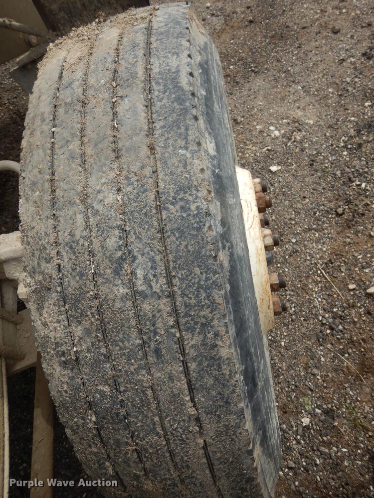 image for item DC0432 1987 Freightliner FLC Classic semi truck