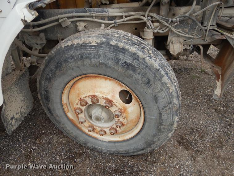 image for item DC0432 1987 Freightliner FLC Classic semi truck