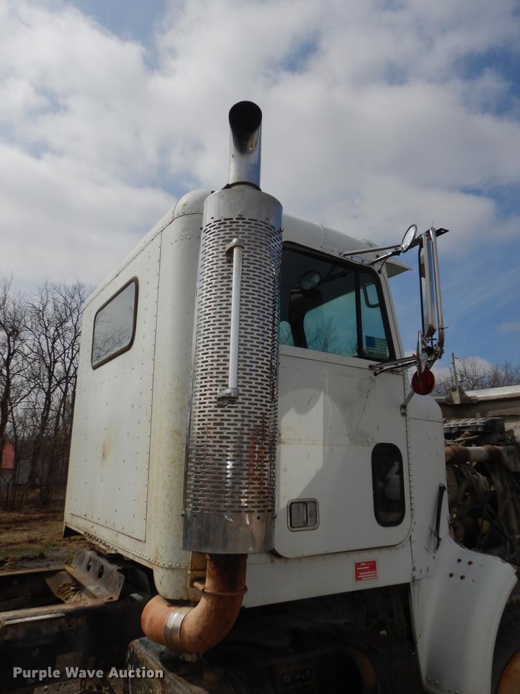 image for item DC0432 1987 Freightliner FLC Classic semi truck