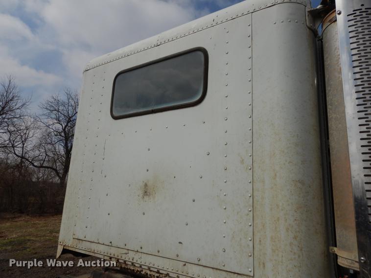 image for item DC0432 1987 Freightliner FLC Classic semi truck