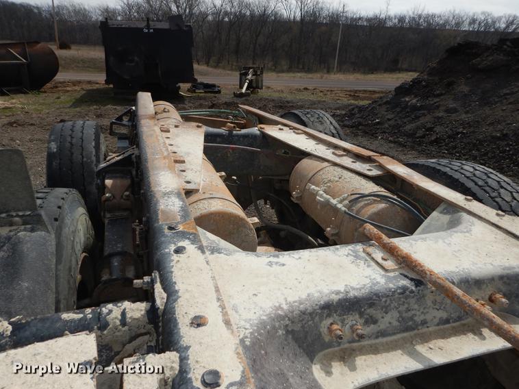 image for item DC0432 1987 Freightliner FLC Classic semi truck