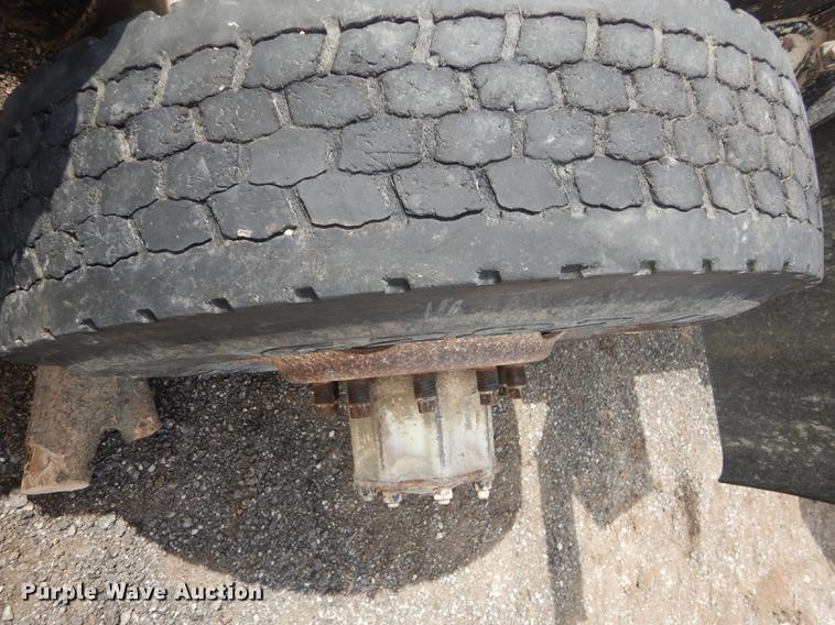 image for item DC0432 1987 Freightliner FLC Classic semi truck