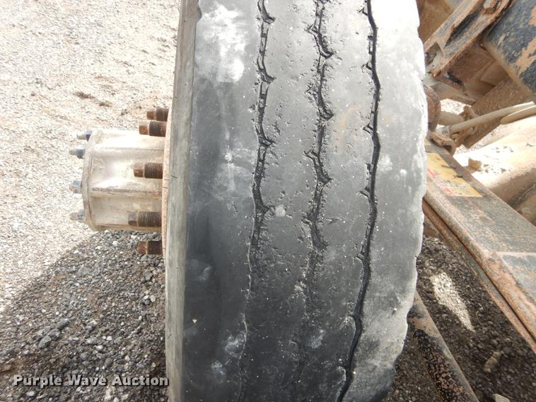 image for item DC0432 1987 Freightliner FLC Classic semi truck