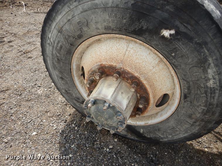 image for item DC0432 1987 Freightliner FLC Classic semi truck