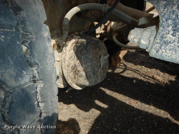 image for item DC0432 1987 Freightliner FLC Classic semi truck