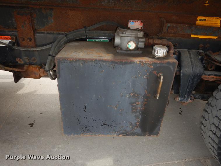 image for item DC0450 2005 Sterling L7500 dump truck