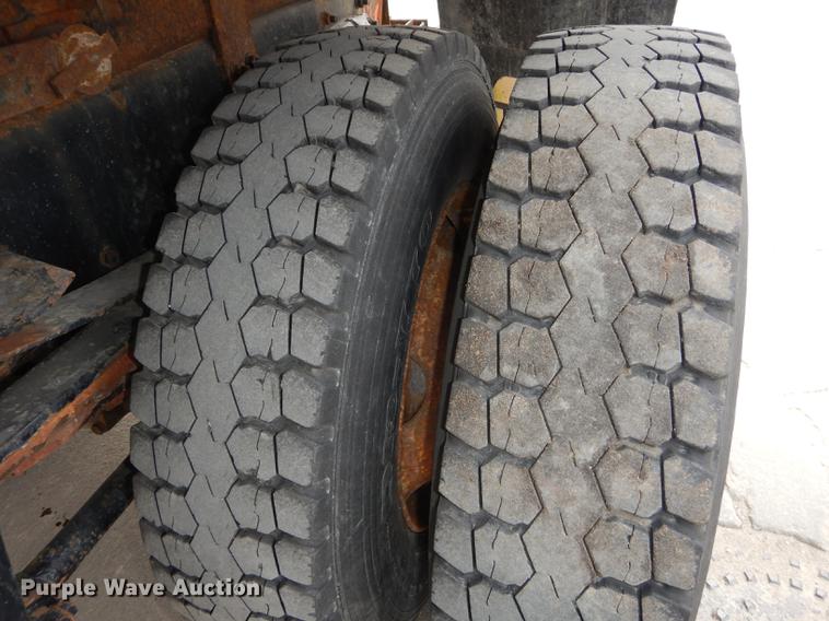 image for item DC0450 2005 Sterling L7500 dump truck