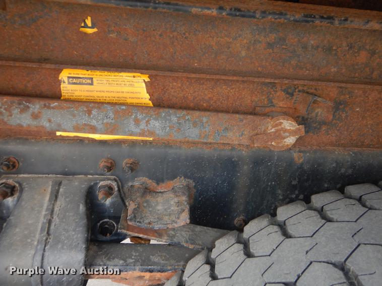 image for item DC0450 2005 Sterling L7500 dump truck