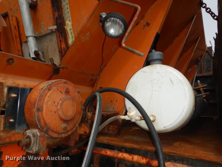 image for item DC0450 2005 Sterling L7500 dump truck