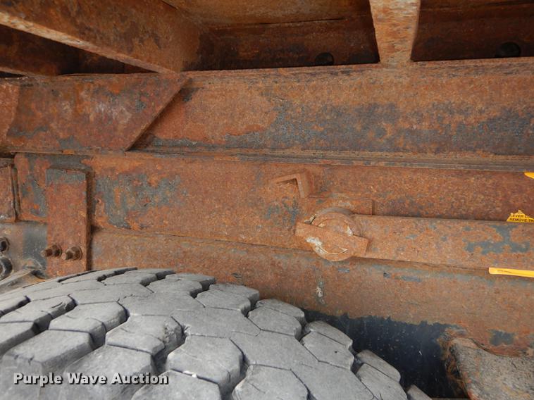 image for item DC0450 2005 Sterling L7500 dump truck