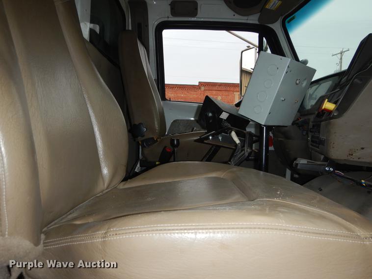 image for item DC0450 2005 Sterling L7500 dump truck