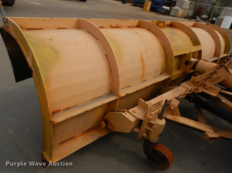 image for item DC0450 2005 Sterling L7500 dump truck