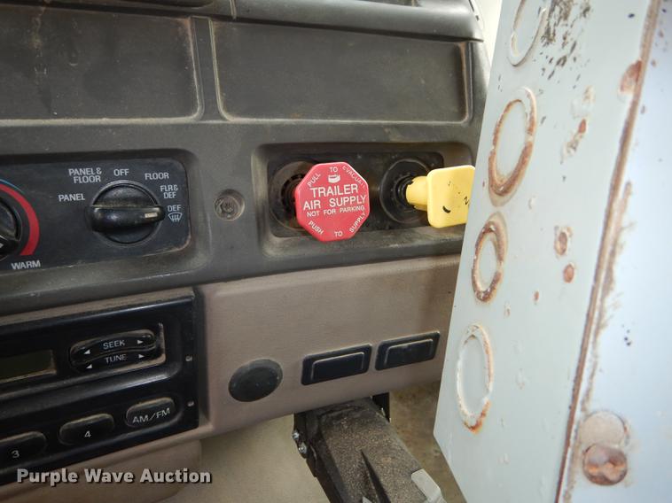 image for item DC0450 2005 Sterling L7500 dump truck