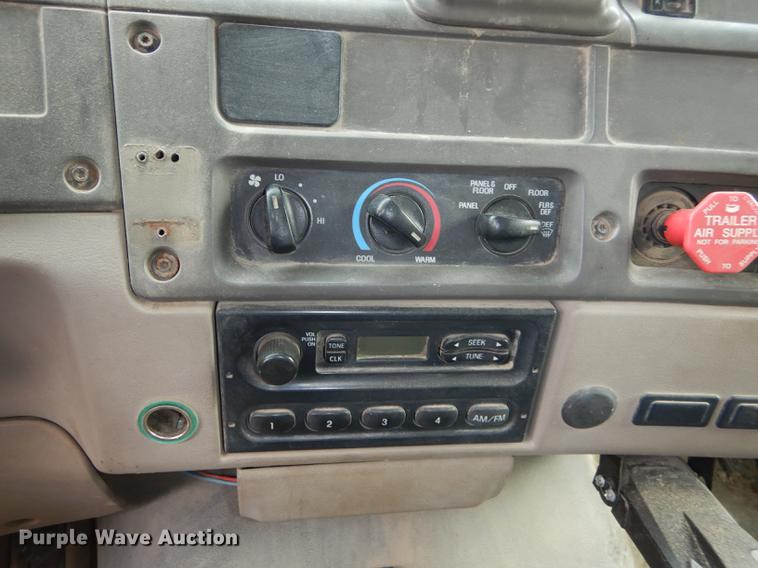 image for item DC0450 2005 Sterling L7500 dump truck