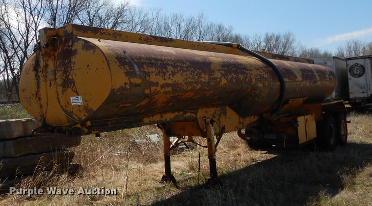 image for item DC0454 1968 Fruehauf tanker trailer