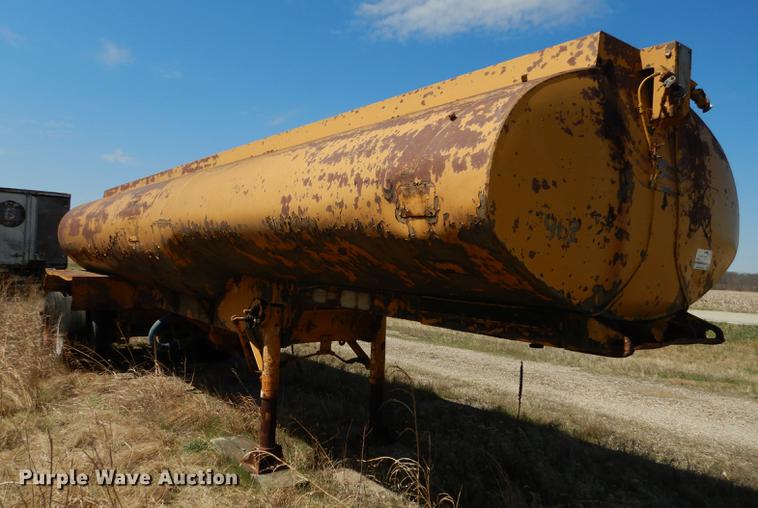 image for item DC0454 1968 Fruehauf tanker trailer