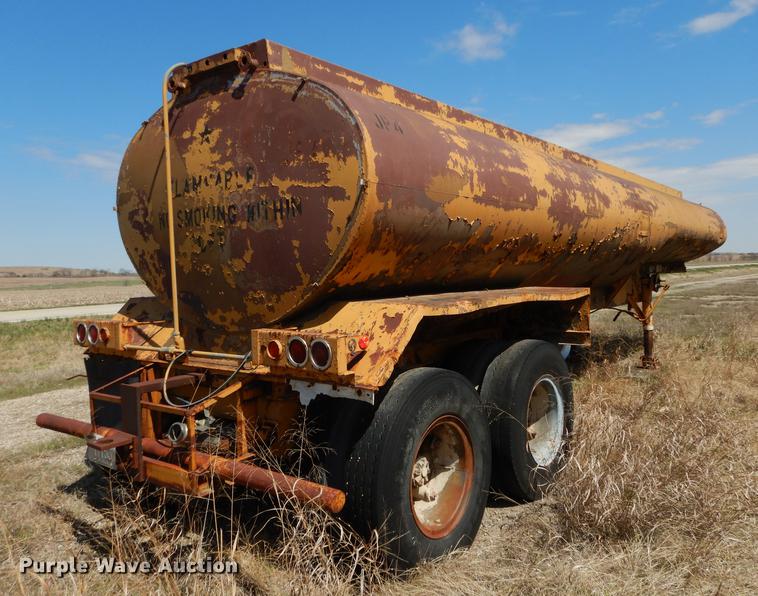 image for item DC0454 1968 Fruehauf tanker trailer