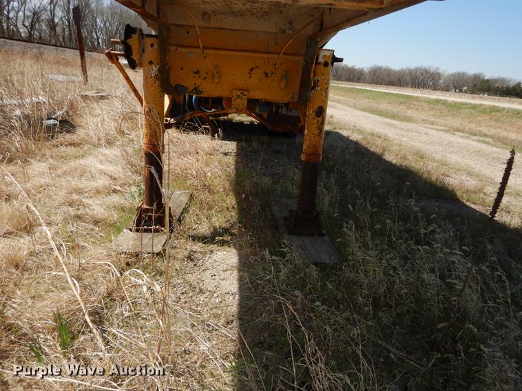 image for item DC0454 1968 Fruehauf tanker trailer