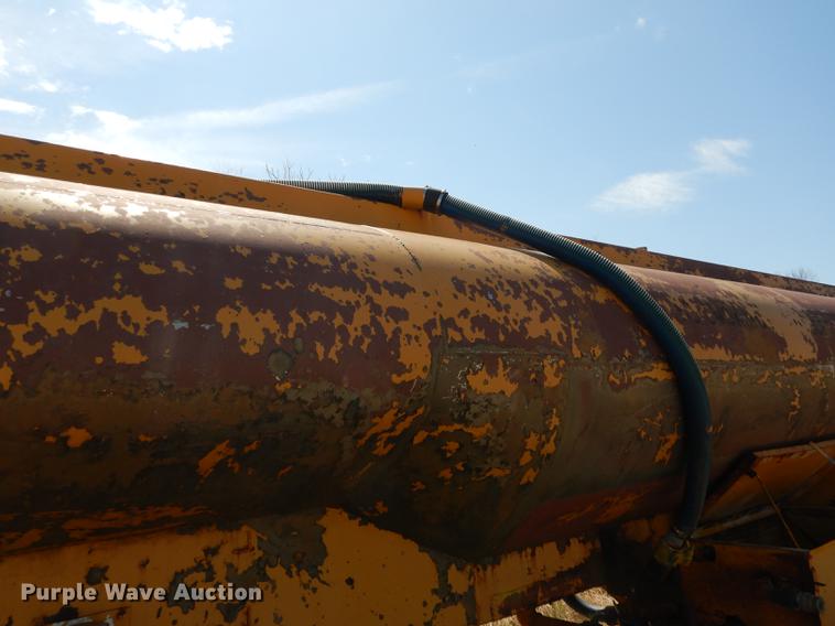 image for item DC0454 1968 Fruehauf tanker trailer