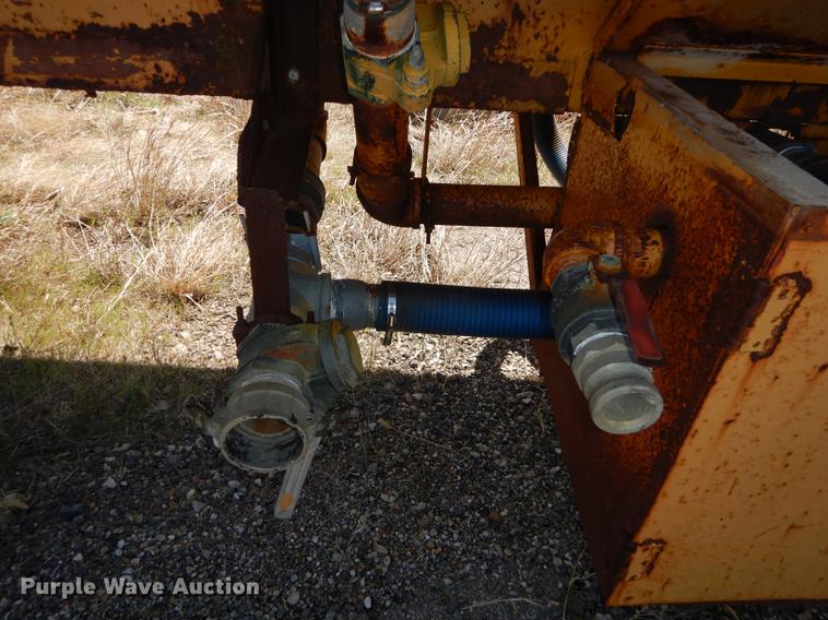 image for item DC0454 1968 Fruehauf tanker trailer