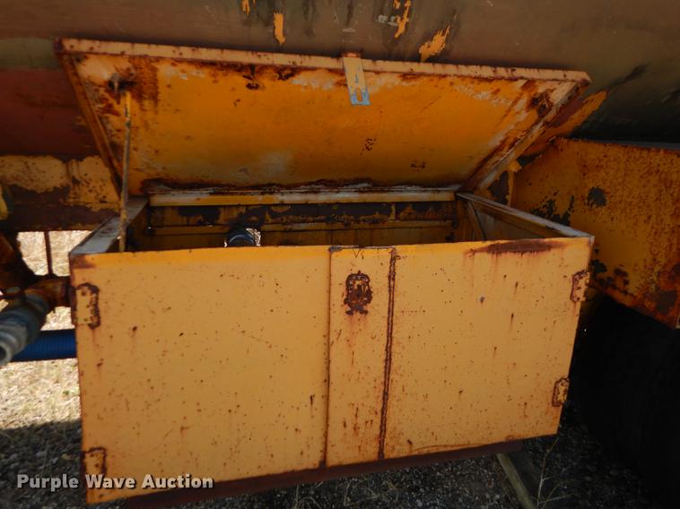 image for item DC0454 1968 Fruehauf tanker trailer