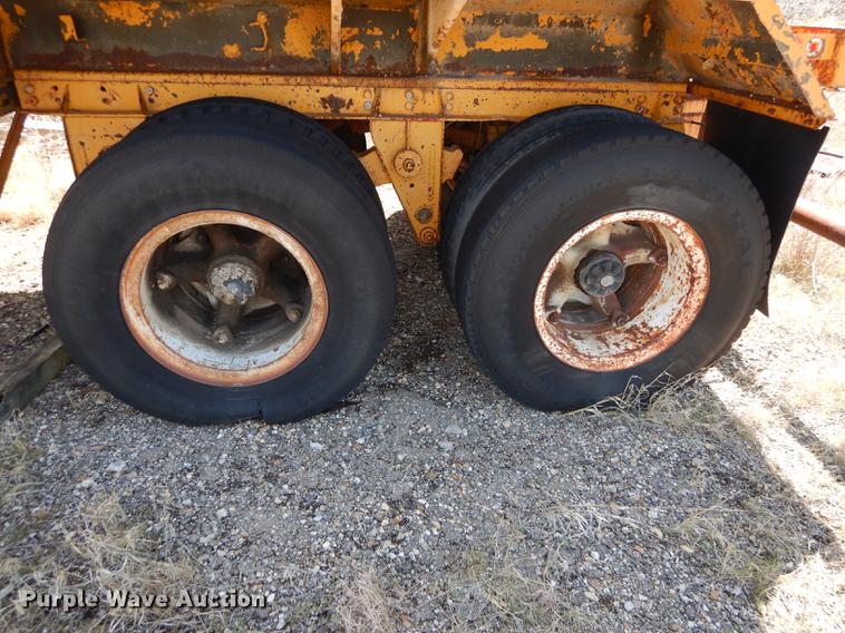 image for item DC0454 1968 Fruehauf tanker trailer