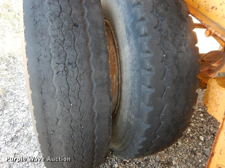 image for item DC0454 1968 Fruehauf tanker trailer