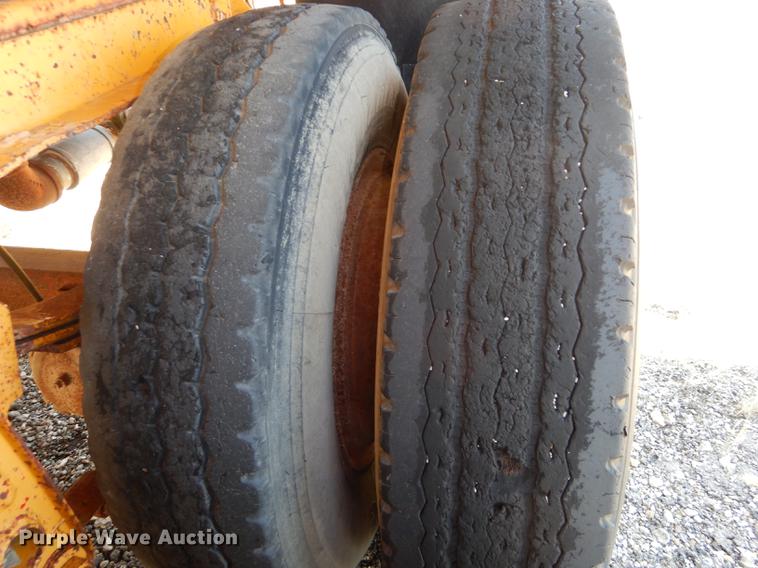 image for item DC0454 1968 Fruehauf tanker trailer