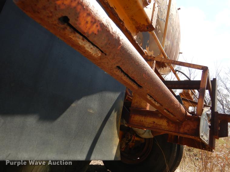 image for item DC0454 1968 Fruehauf tanker trailer