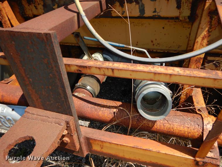 image for item DC0454 1968 Fruehauf tanker trailer