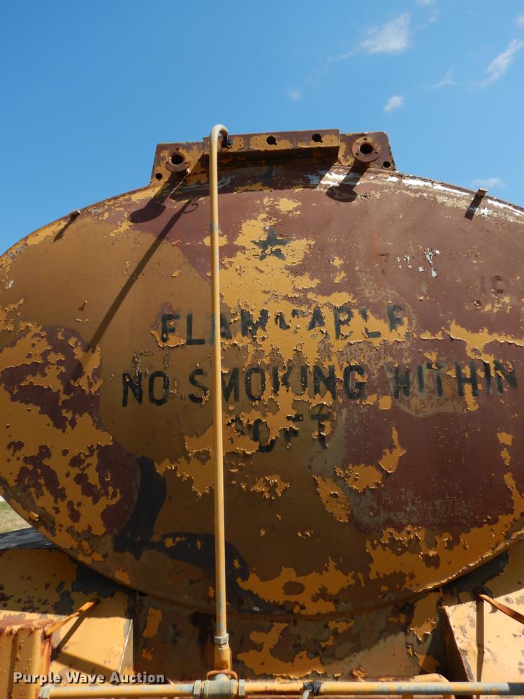 image for item DC0454 1968 Fruehauf tanker trailer