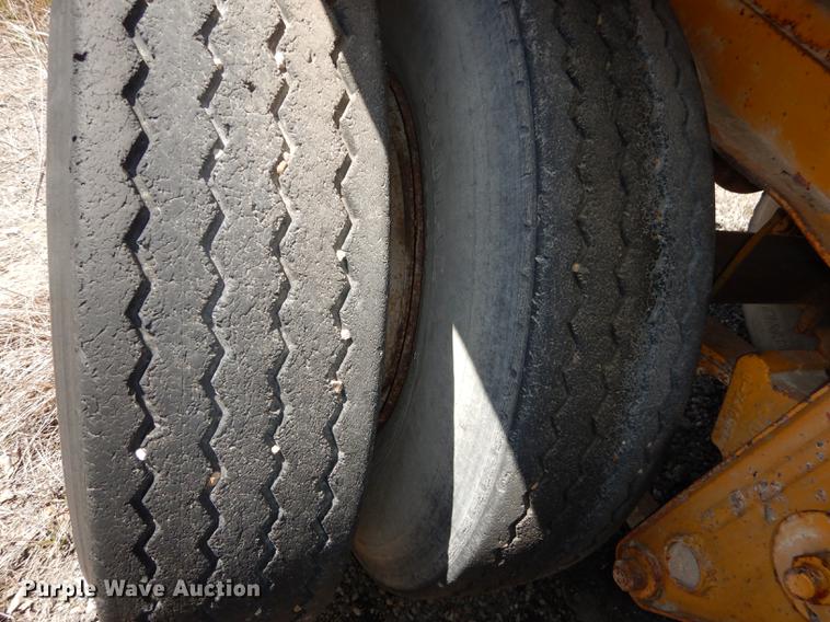 image for item DC0454 1968 Fruehauf tanker trailer