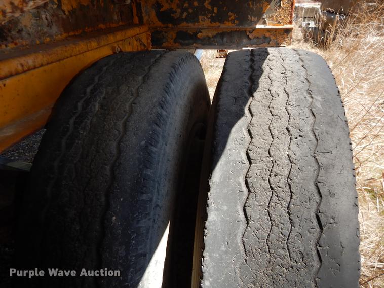 image for item DC0454 1968 Fruehauf tanker trailer