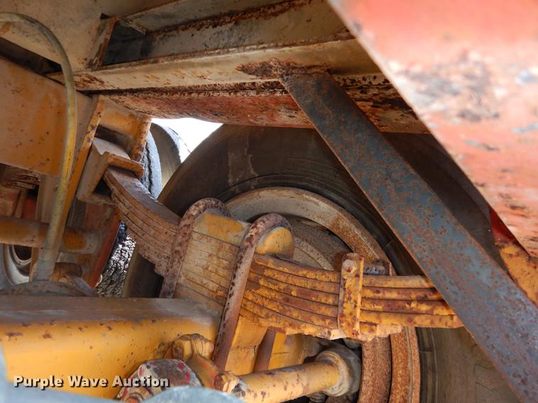 image for item DC0454 1968 Fruehauf tanker trailer