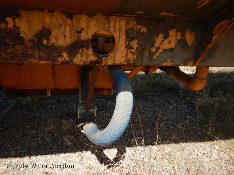 image for item DC0454 1968 Fruehauf tanker trailer