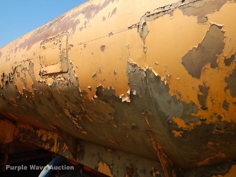 image for item DC0454 1968 Fruehauf tanker trailer