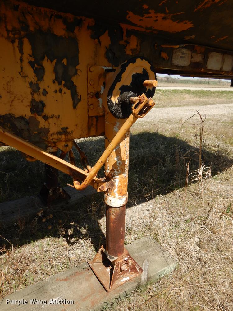 image for item DC0454 1968 Fruehauf tanker trailer