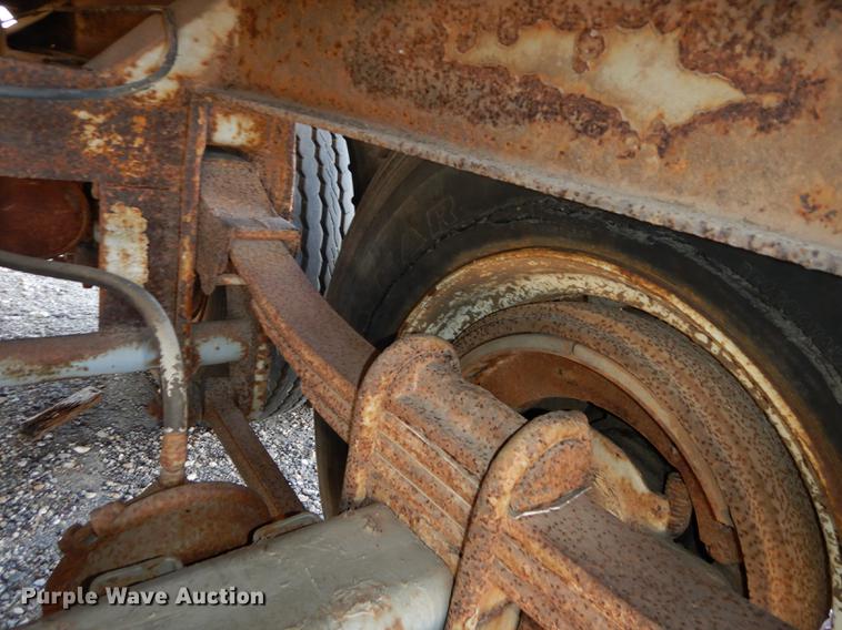 image for item DC0456 1974 Fruehauf FR8-F2-40 dry van trailer