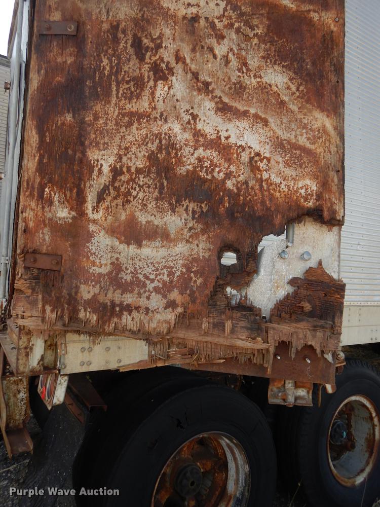 image for item DC0456 1974 Fruehauf FR8-F2-40 dry van trailer