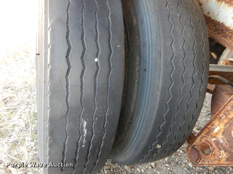 image for item DC0456 1974 Fruehauf FR8-F2-40 dry van trailer