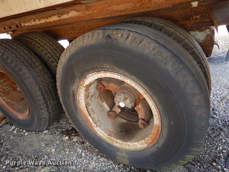 image for item DC0456 1974 Fruehauf FR8-F2-40 dry van trailer