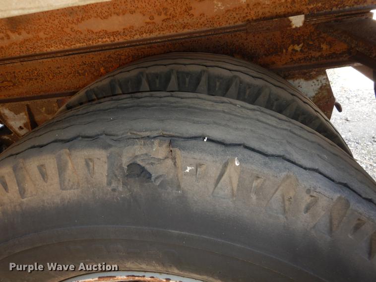 image for item DC0456 1974 Fruehauf FR8-F2-40 dry van trailer