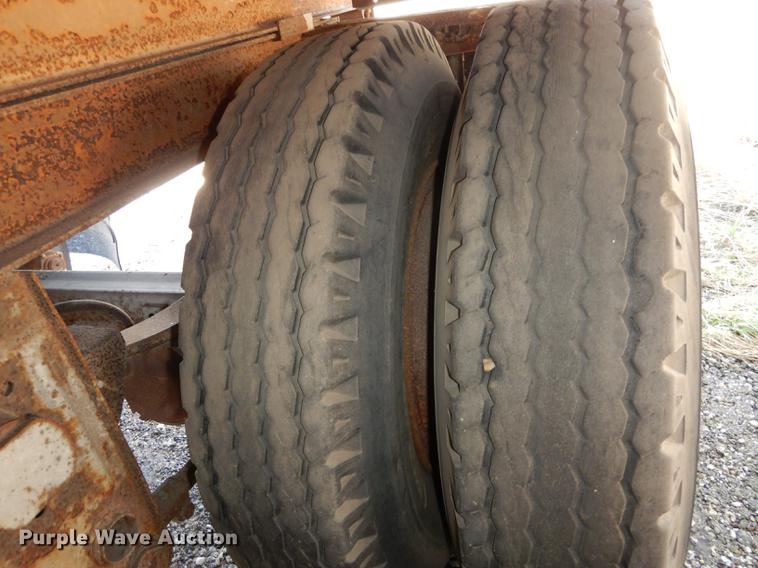 image for item DC0456 1974 Fruehauf FR8-F2-40 dry van trailer