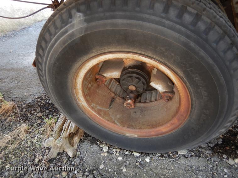 image for item DC0456 1974 Fruehauf FR8-F2-40 dry van trailer