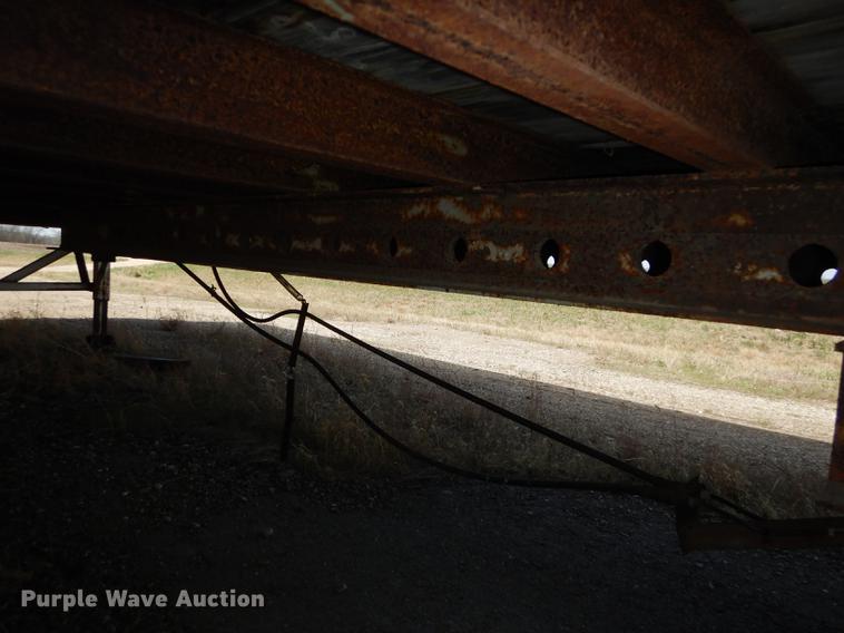 image for item DC0456 1974 Fruehauf FR8-F2-40 dry van trailer