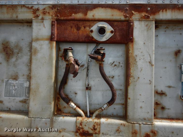 image for item DC0456 1974 Fruehauf FR8-F2-40 dry van trailer