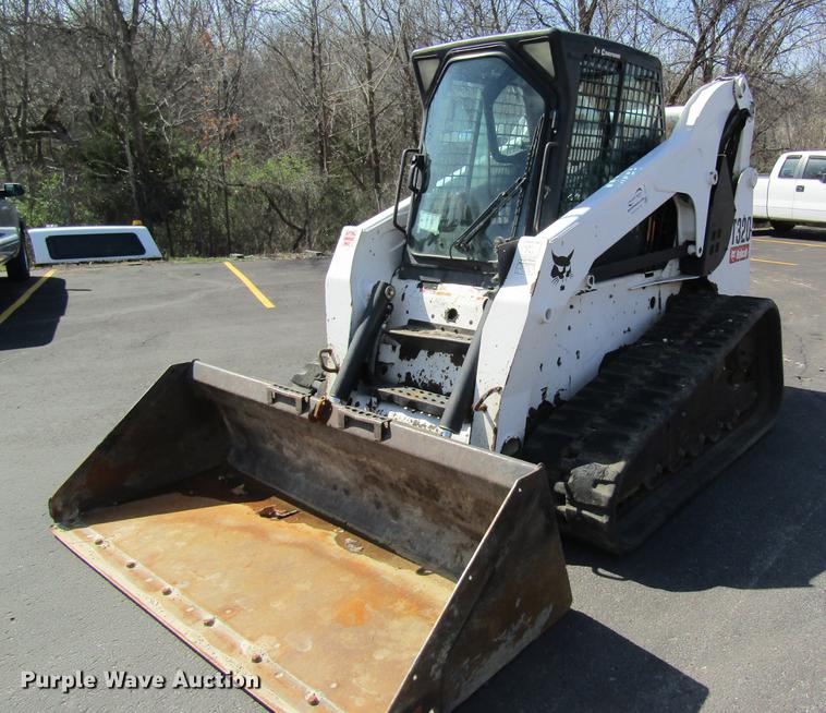image for item DC4293 2008 Bobcat T320 skid steer