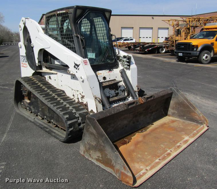 image for item DC4293 2008 Bobcat T320 skid steer