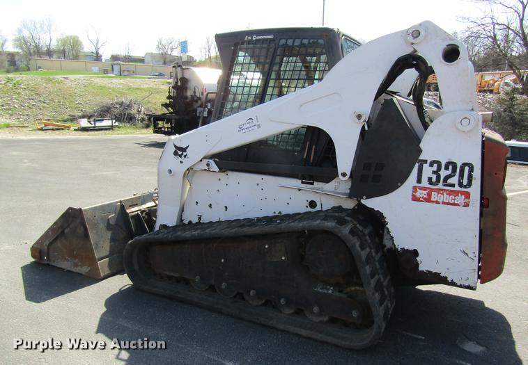 image for item DC4293 2008 Bobcat T320 skid steer